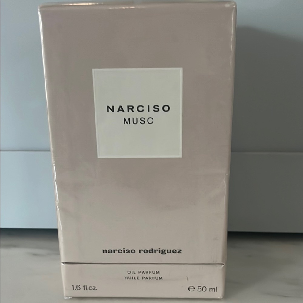 Narciso Rodriguez Musc Oil Parfum in Elegant Cream Box